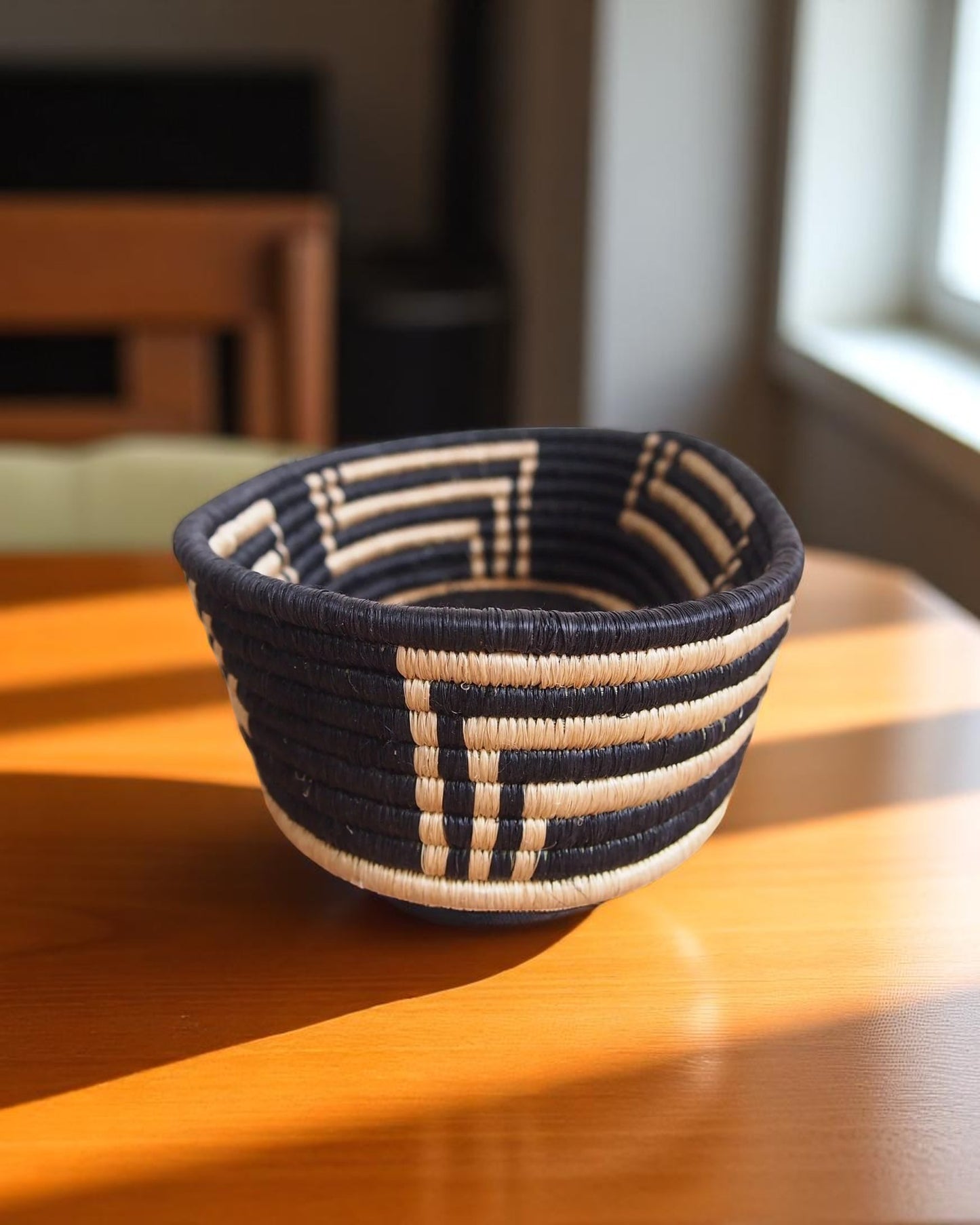 Noir Palm Oval Basket